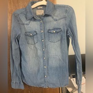 Aeropostale faded denim snap down top L